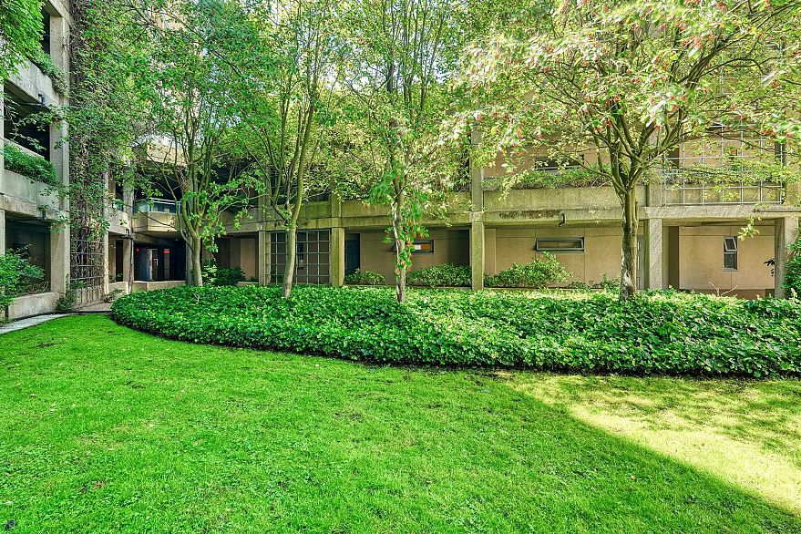 306 183 Keefer Place