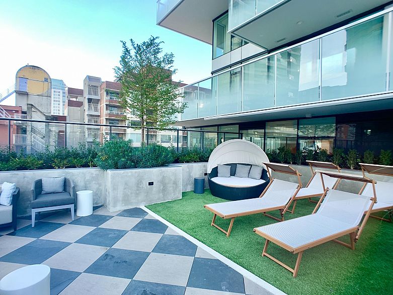 2504 1335 Howe Street