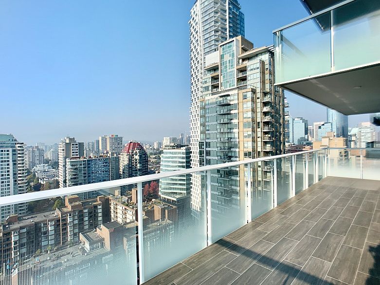 2504 1335 Howe Street