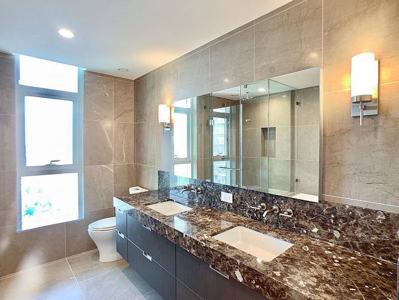 2504 1335 Howe Street