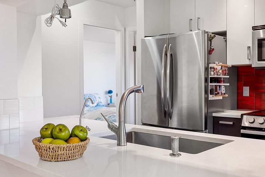 212 8460 Jellicoe Street