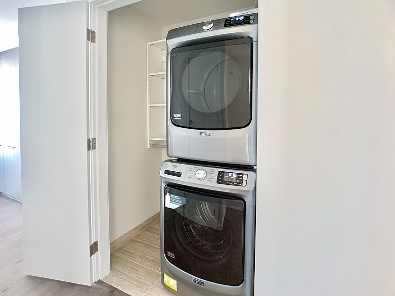 2504 1335 Howe Street