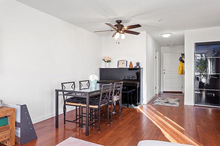 212 8460 Jellicoe Street