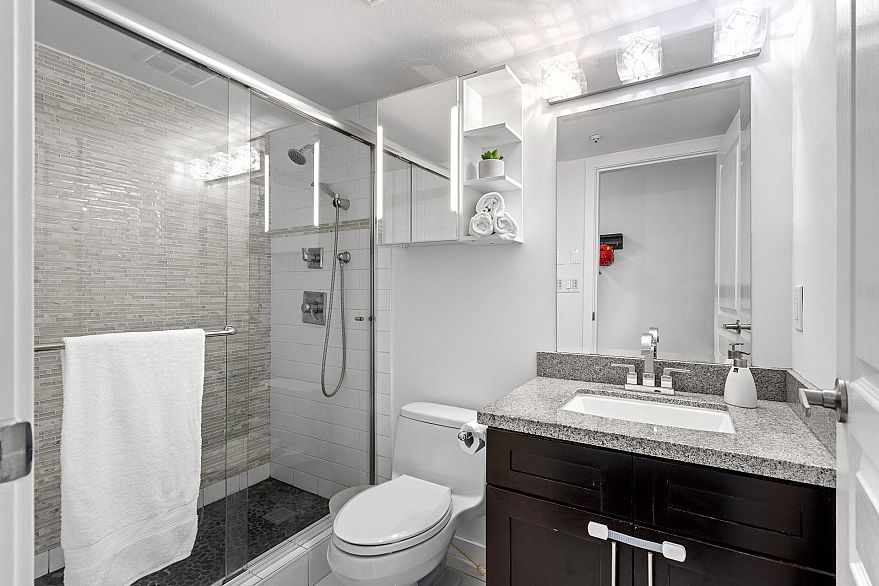 212 8460 Jellicoe Street