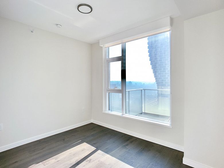 2504 1335 Howe Street