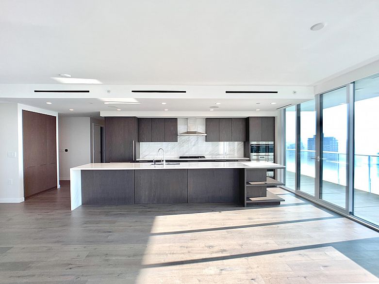 2504 1335 Howe Street