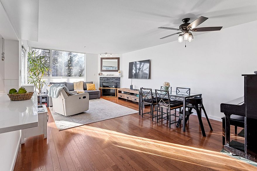 212 8460 Jellicoe Street