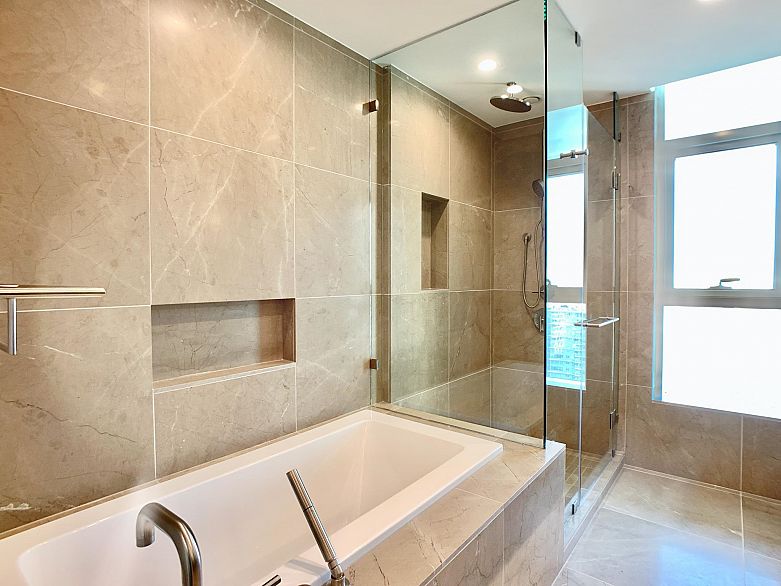 2504 1335 Howe Street