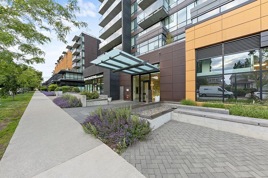 1703 8588 Cornish Street