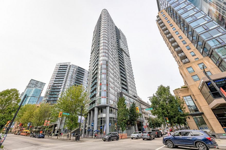 709 233 Robson Street