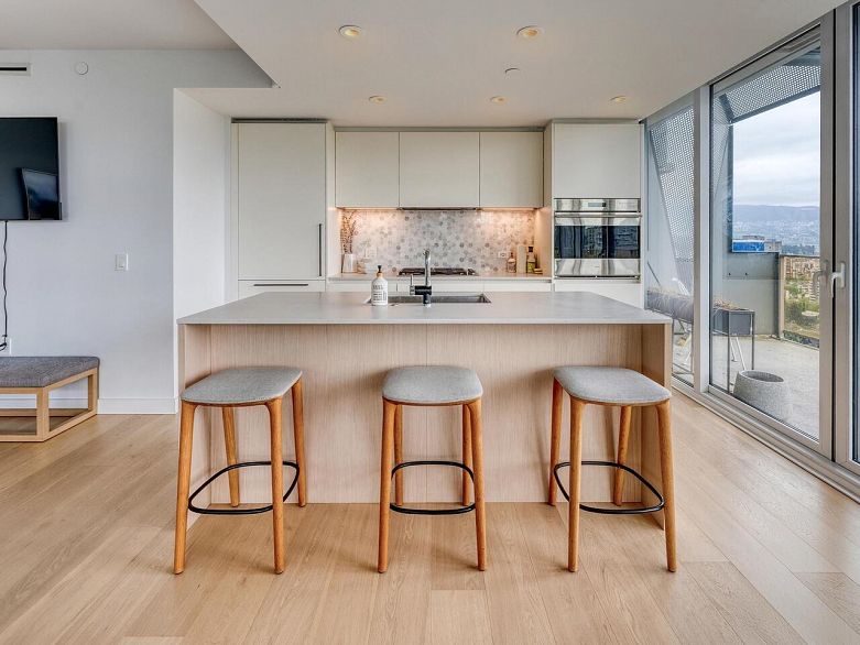 1704 1180 Broughton Street