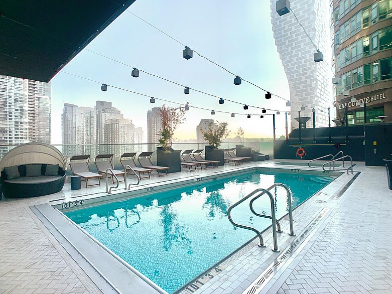 2504 1335 Howe Street