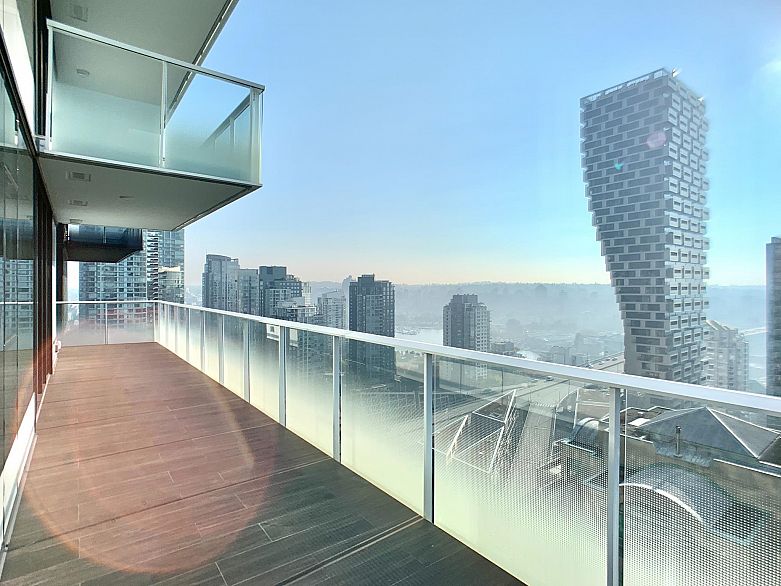 2504 1335 Howe Street