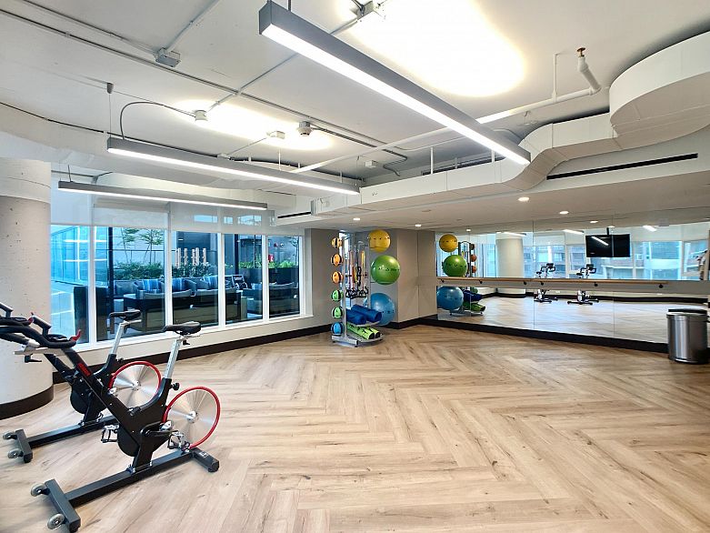 2504 1335 Howe Street