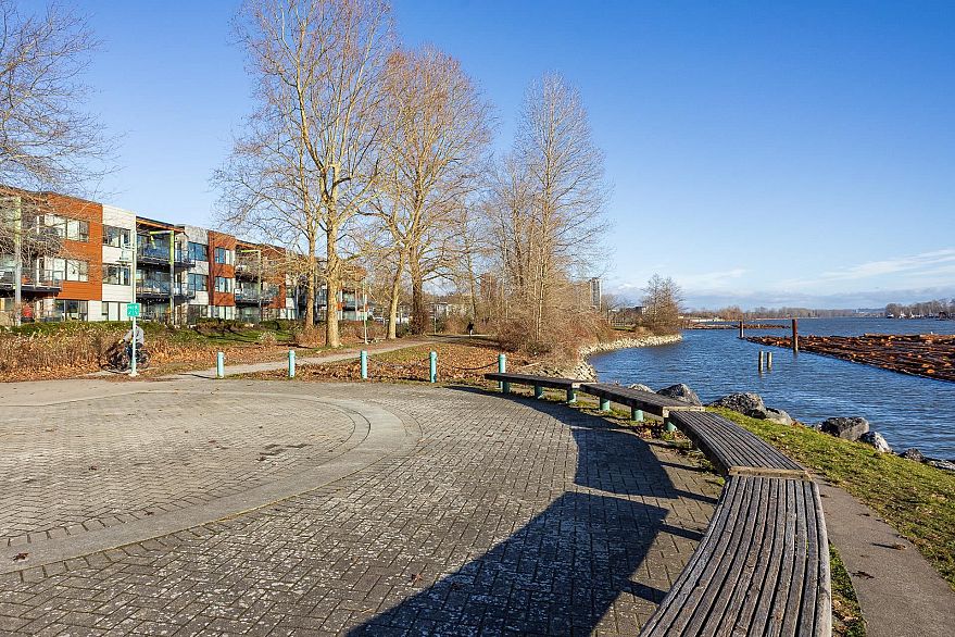 212 8460 Jellicoe Street