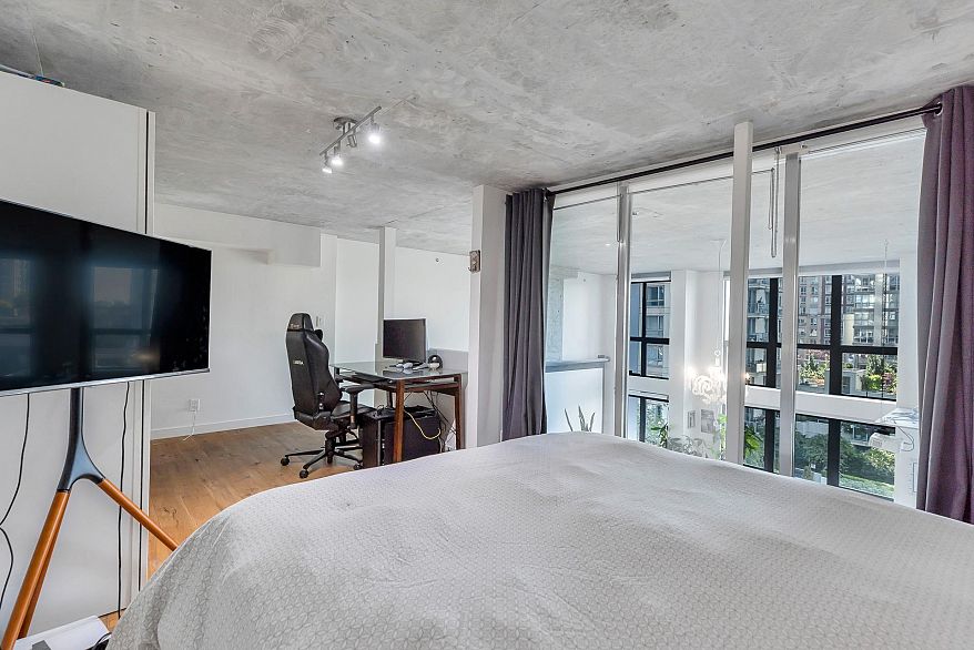 313 1238 Seymour Street