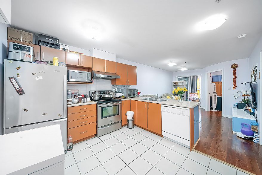 206 2028 E 37th Avenue