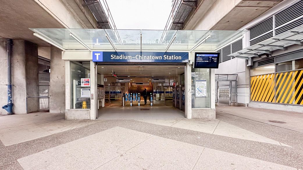 2705 689 Abbott Street