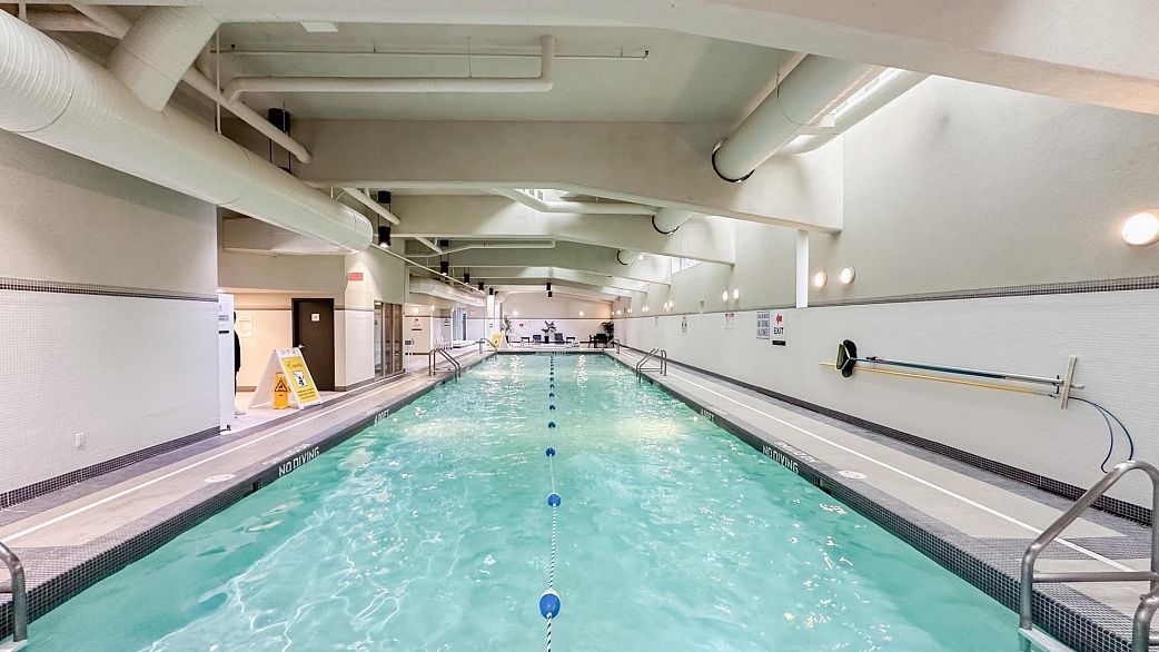 2705 689 Abbott Street