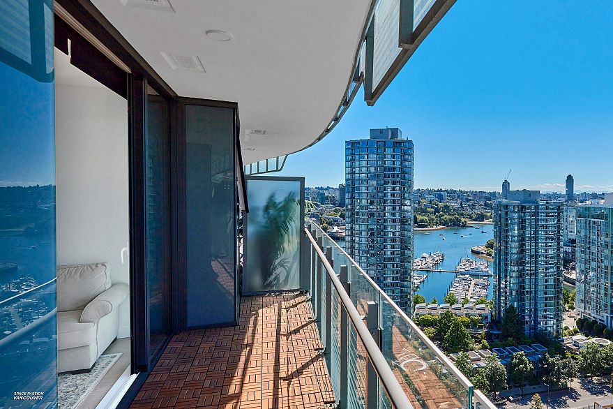 2421 89 Nelson Street