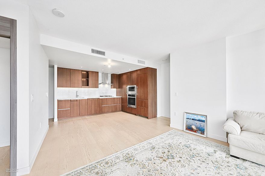 2421 89 Nelson Street