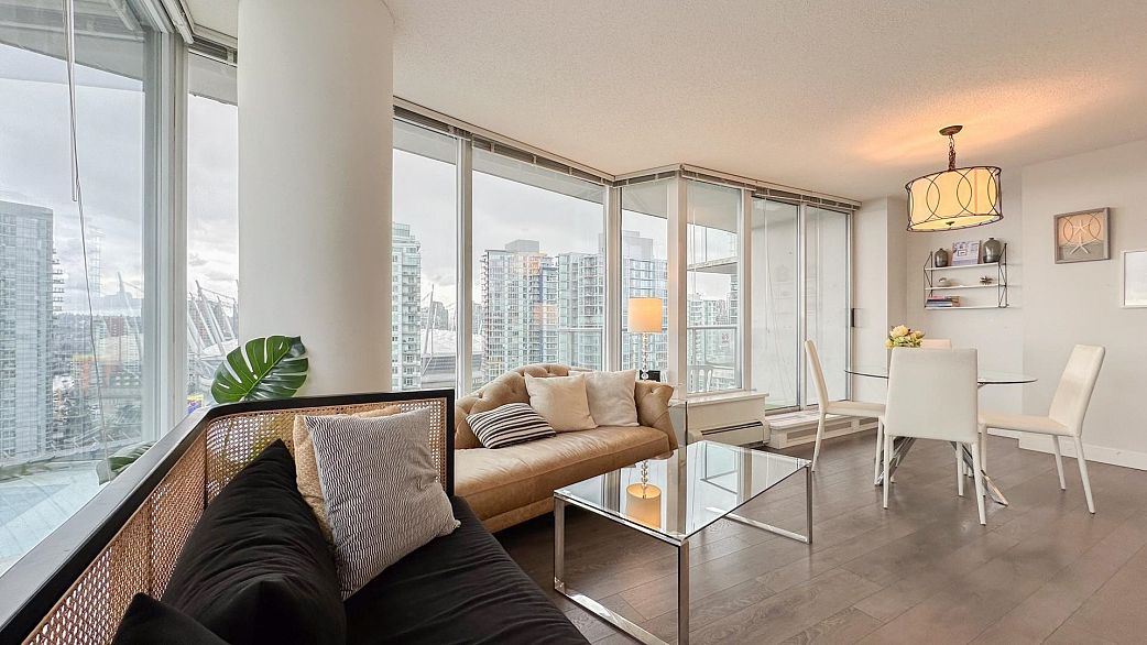 2705 689 Abbott Street