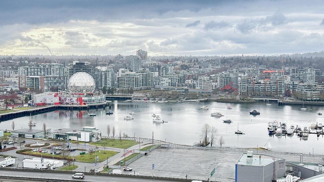 2705 689 Abbott Street