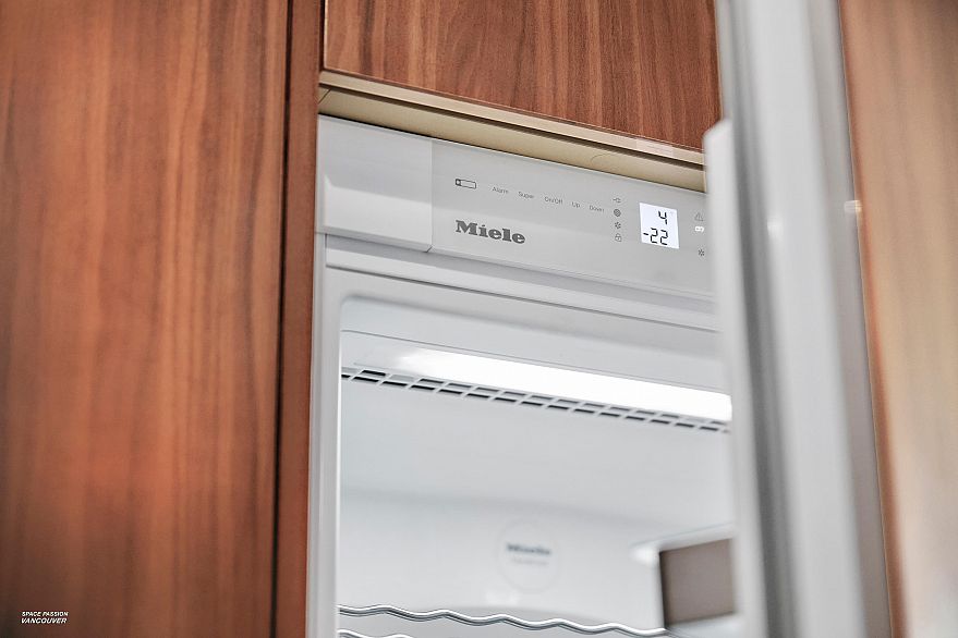 2421 89 Nelson Street