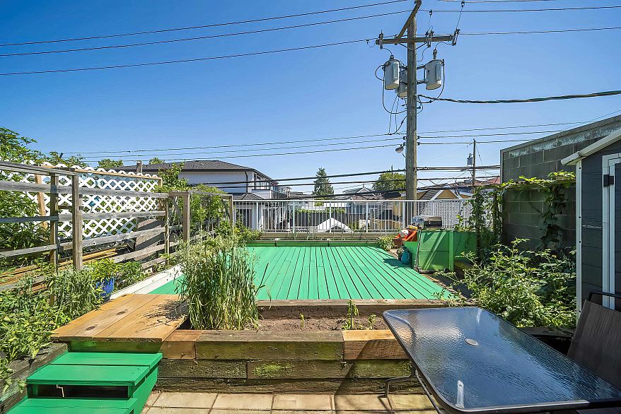 206 2028 E 37th Avenue