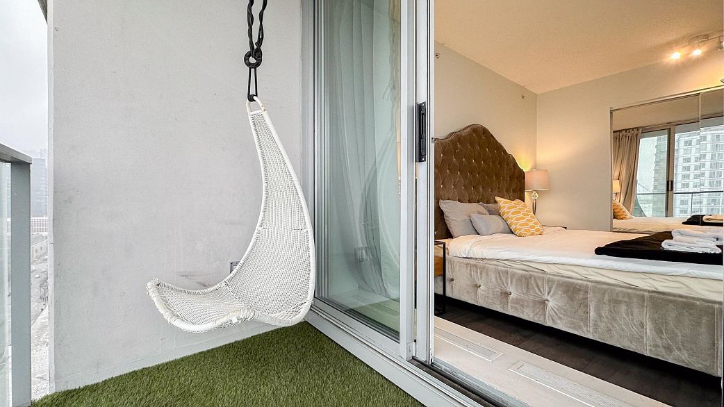 2705 689 Abbott Street