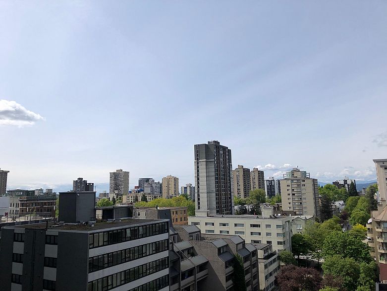 1206 909 Burrard Street