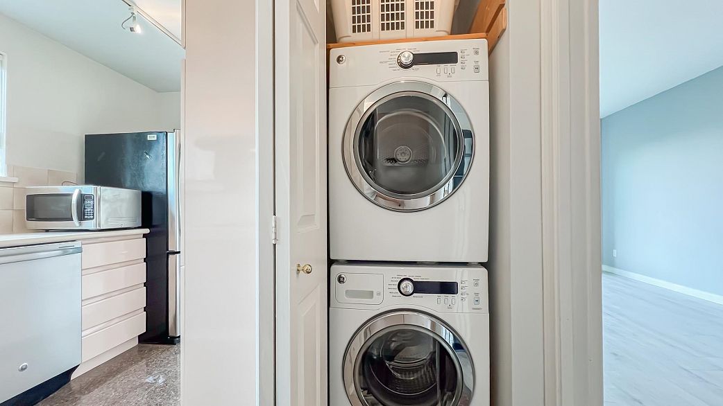 1206 909 Burrard Street