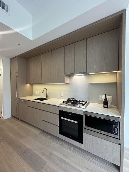 11X 5212 CAMBIE STREET, Vancouver BC V5Z 2Z7