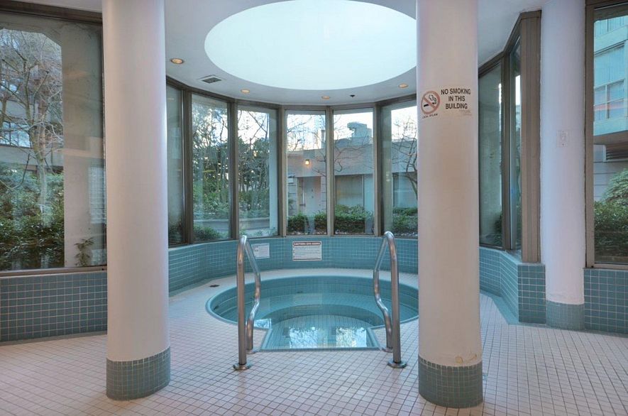 1206 909 Burrard Street