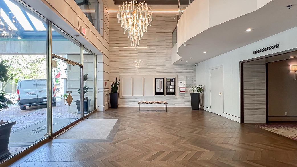 1206 909 Burrard Street