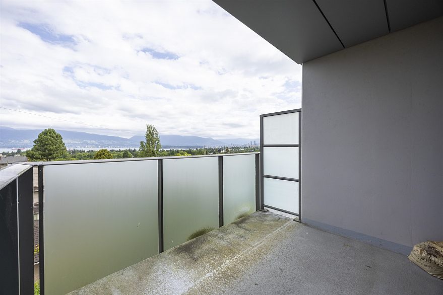 305 3639 W 16th Avenue