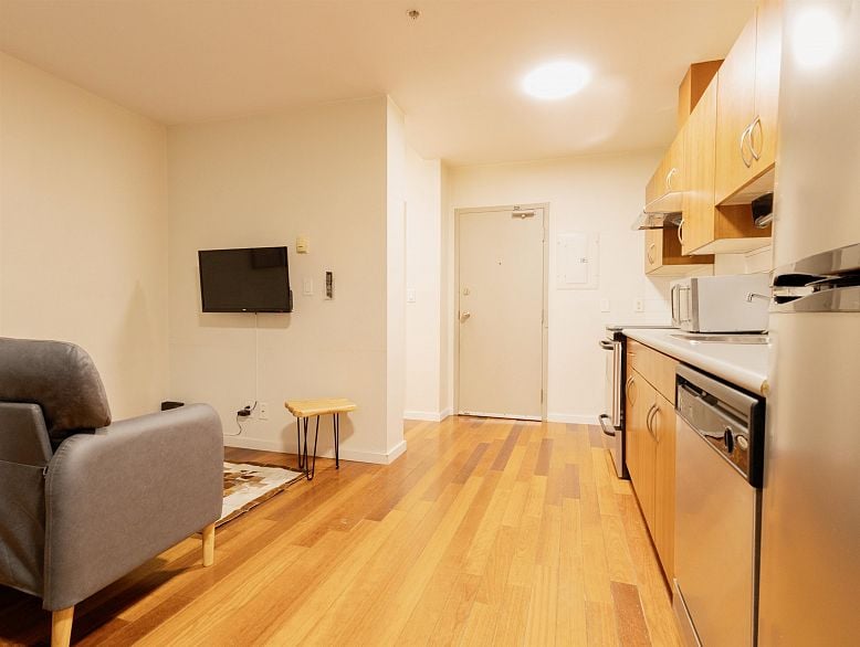 205 440 RICHARDS STREET, Vancouver BC V6B 2Z3