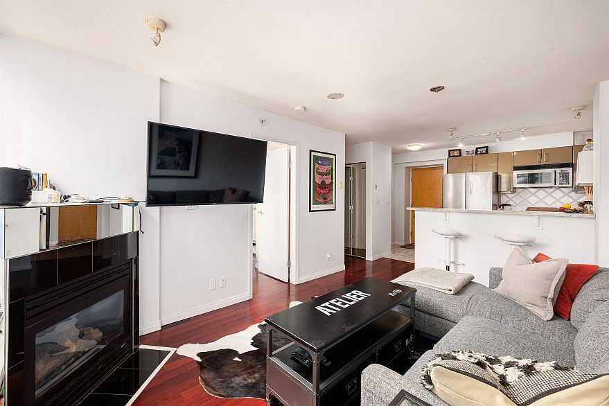 604 1328 W Pender Street