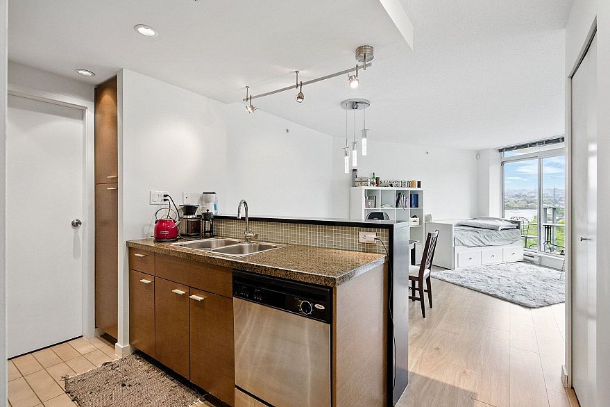 803 980 Cooperage Way