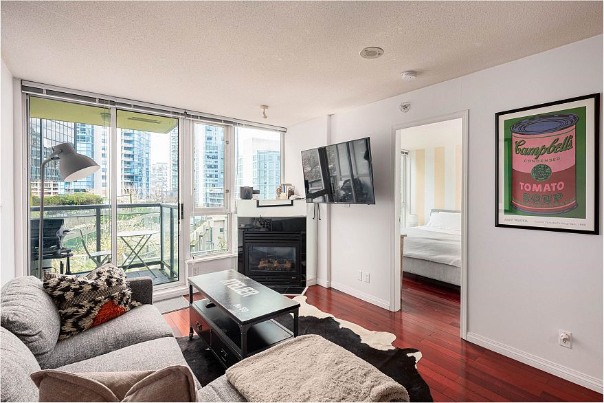 604 1328 W Pender Street