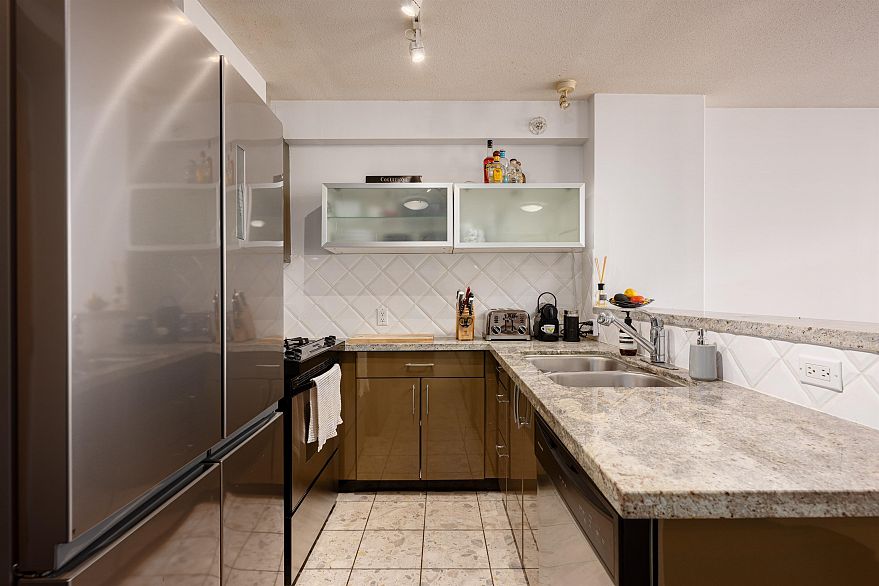 604 1328 W Pender Street