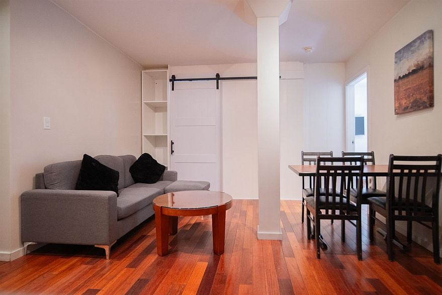 202 440 RICHARDS STREET, Vancouver BC V6B 2Z3