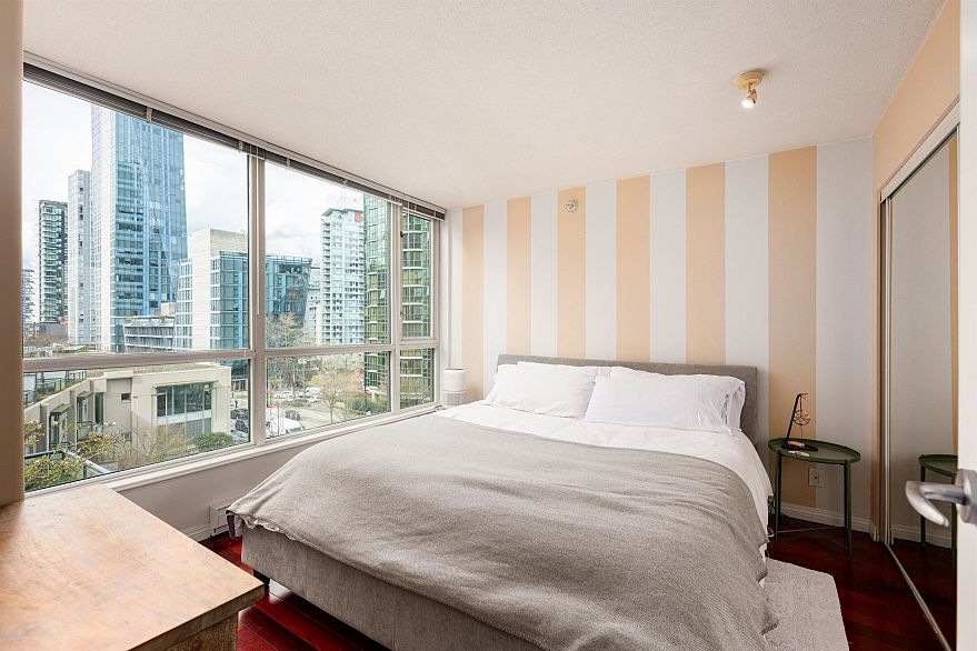 604 1328 W Pender Street