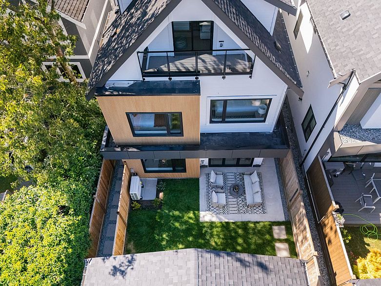 #2 1079 E 14th Avenue