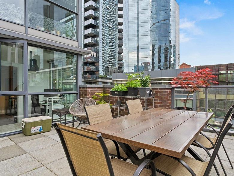 605 1068 Hornby Street