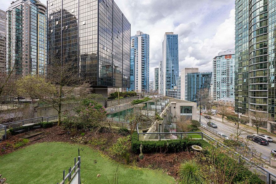 604 1328 W Pender Street