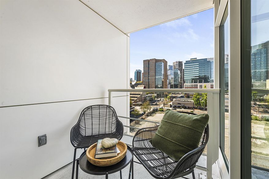 1110 161 W Georgia Street