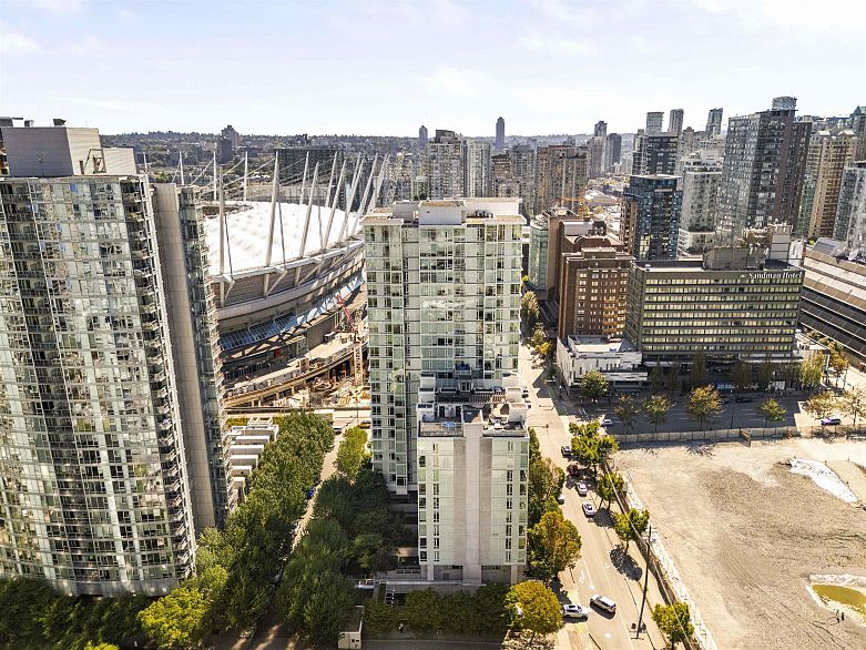 1110 161 W Georgia Street