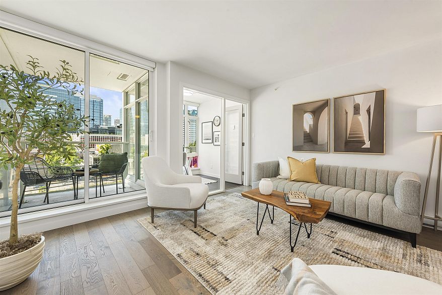 1110 161 W Georgia Street