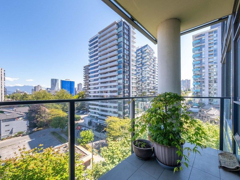 802 1221 Bidwell Street